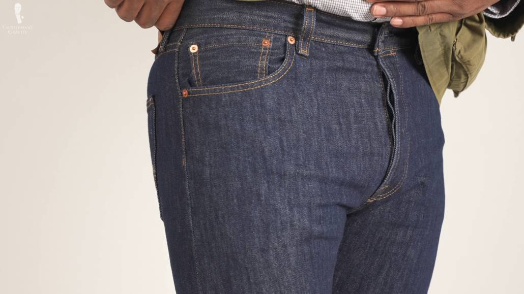 Kyle showing the right pocket of the Levi's 501 jeans