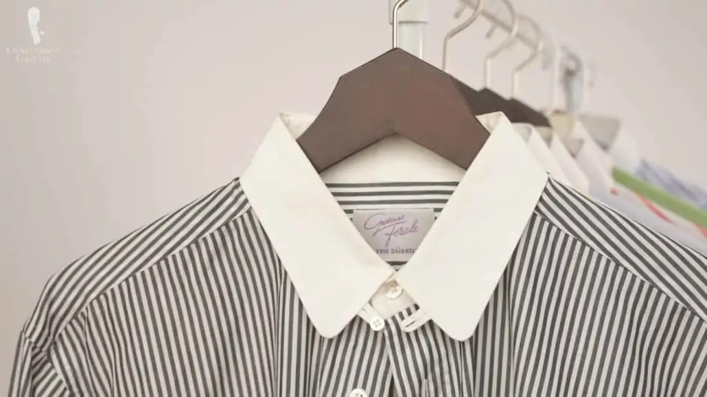 Wichester shirt with blue stripes and white tab collar