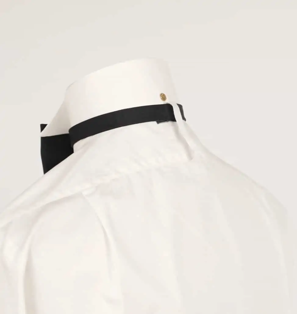 A fabric retainer loop keeps the tie band from sliding around on the collar.