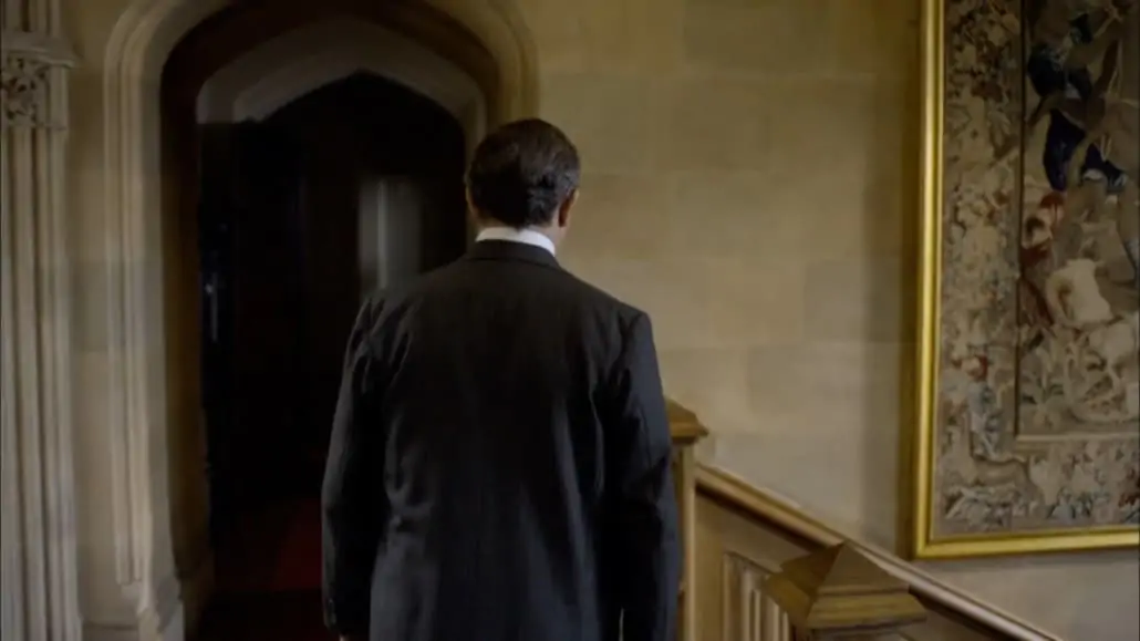 The first suit we see Lord Grantham wear has a modern shoulder seam.