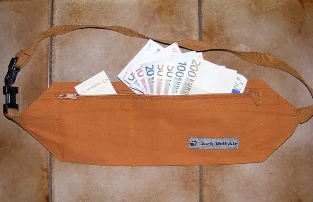 Avoid stuffing your money belt as it would bulge under your clothes, making it visible rather than discreet.