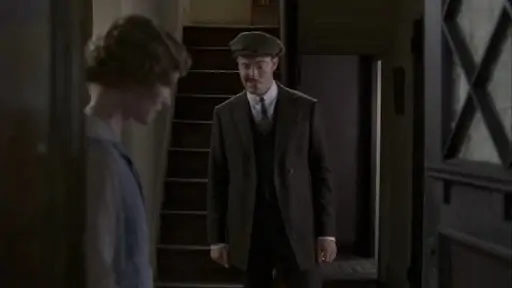 Richard Harrow's style is largely military-inspired.