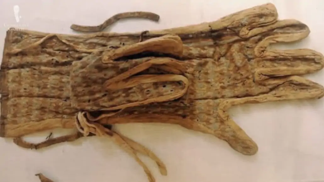 The earlier gloves were discovered from King Tuts tomb.
