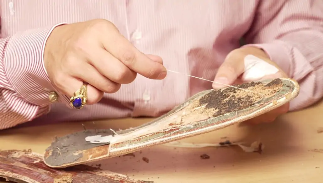 A mixture of cork and glue is found on the inside of the sole.