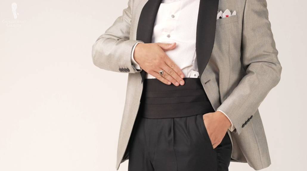 A cummerbund lengthens the leg-line and makes the waist appear slimmer