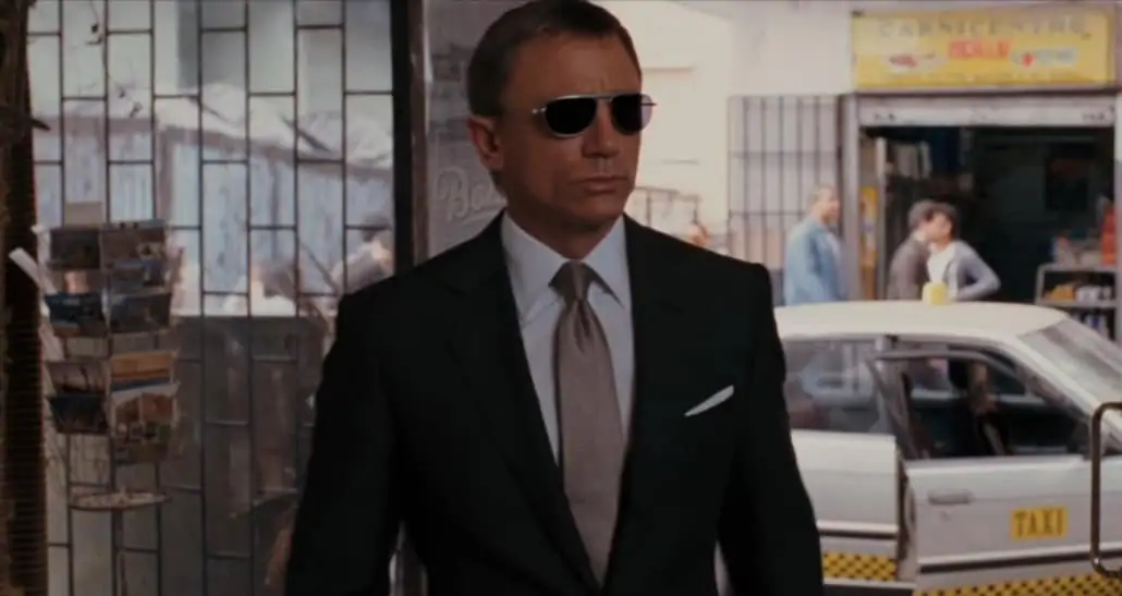 Daniel Craig as James Bond in Quantum of Solace, wearing a slim cut suit jacket with a curved Barchetta breast pocket