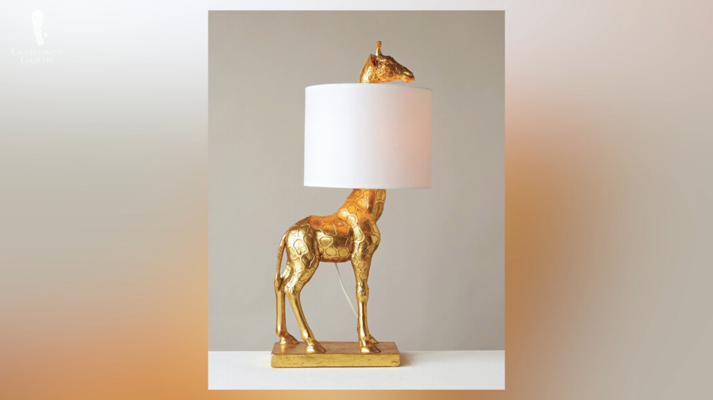 A giraffe-shaped novelty lamp.