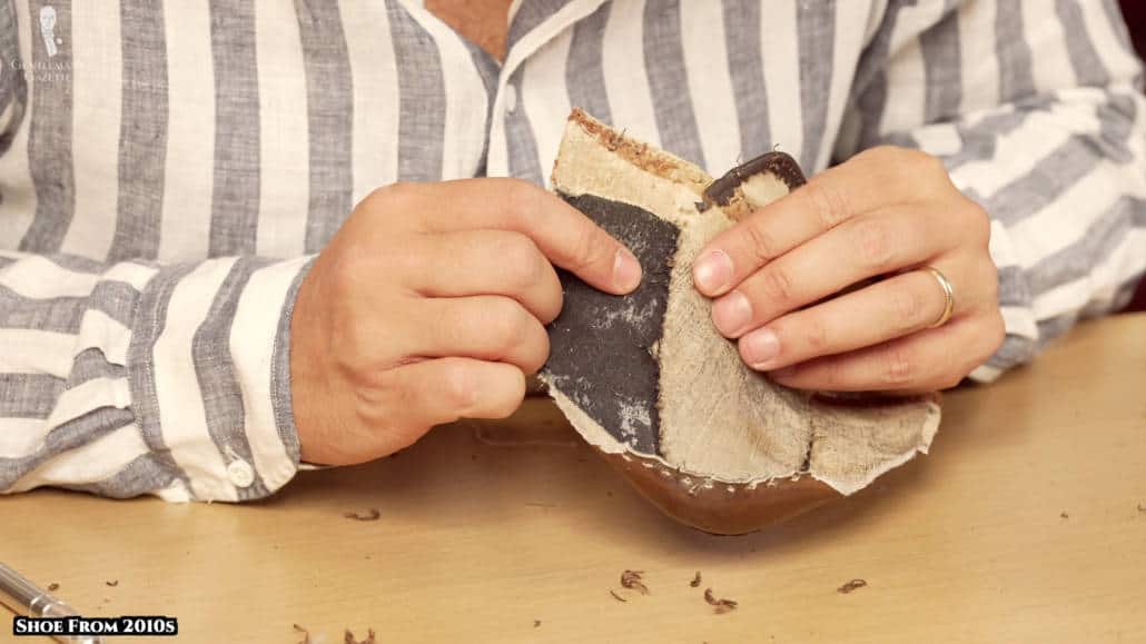 Linings on the undersides of the upper leather give the shoes more fullness.