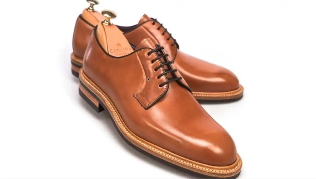 The Oscar last (shown here) has a wider width in the front and may be a better fit for men with bigger feet.
