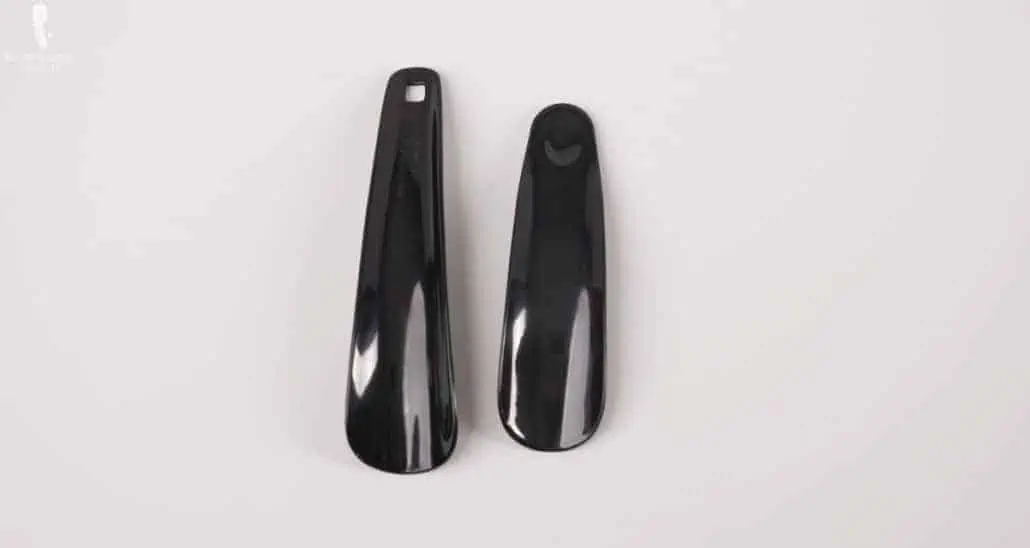 Plastic is not an elegant and environmental-friendly choice for a shoe horn material