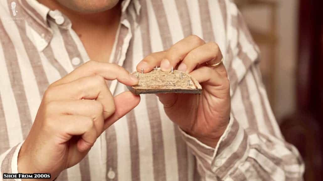 The Strawfut Oxford heel has the usual 7 nails with the typical thicker-on-the outside, thinner-on-the-inside construction