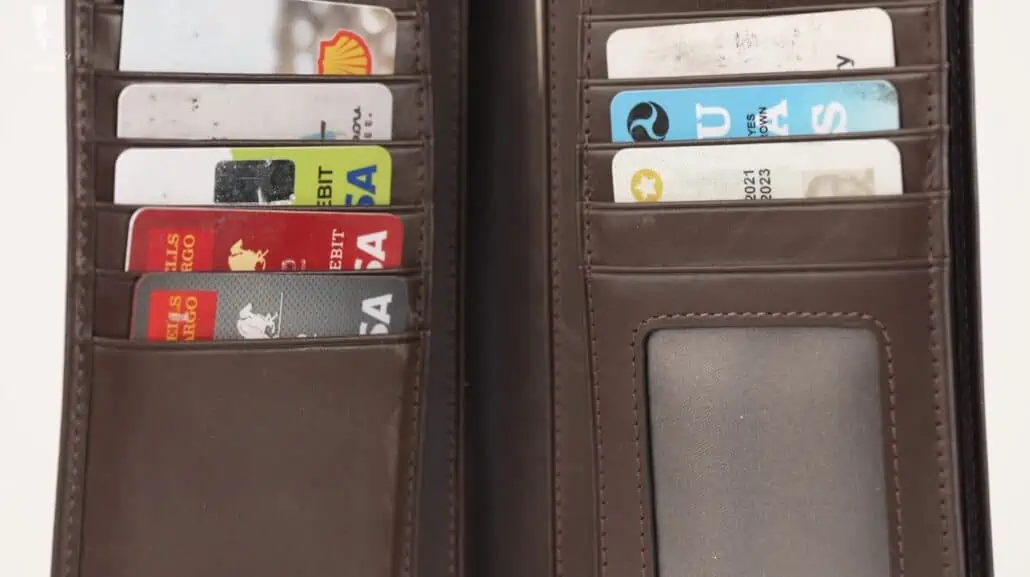 Raphael's coat wallet has vertical double card slots