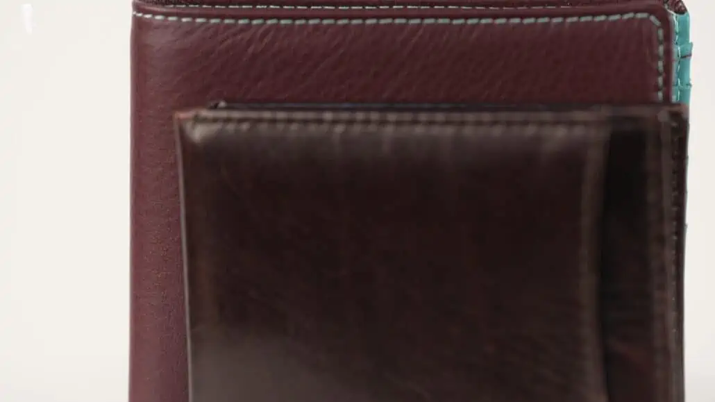 Owning a wallet in an unconventional color makes it easy to spot.