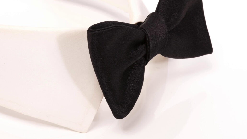 A single ended bow tie allows for a particularly neat shape to be formed.