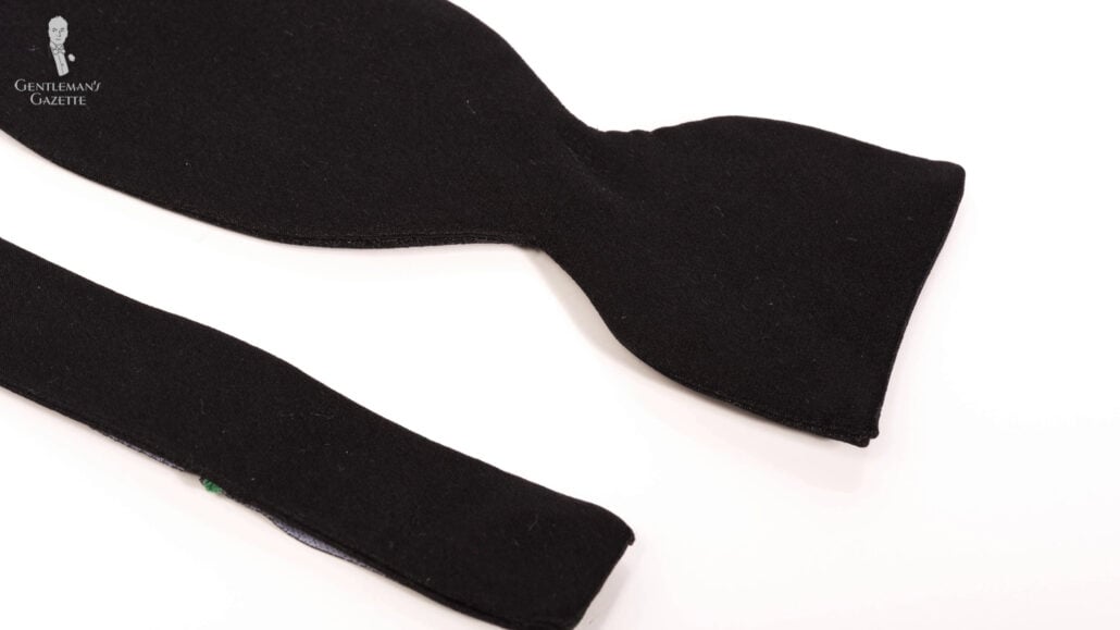 Both ends of a single ended bow tie.