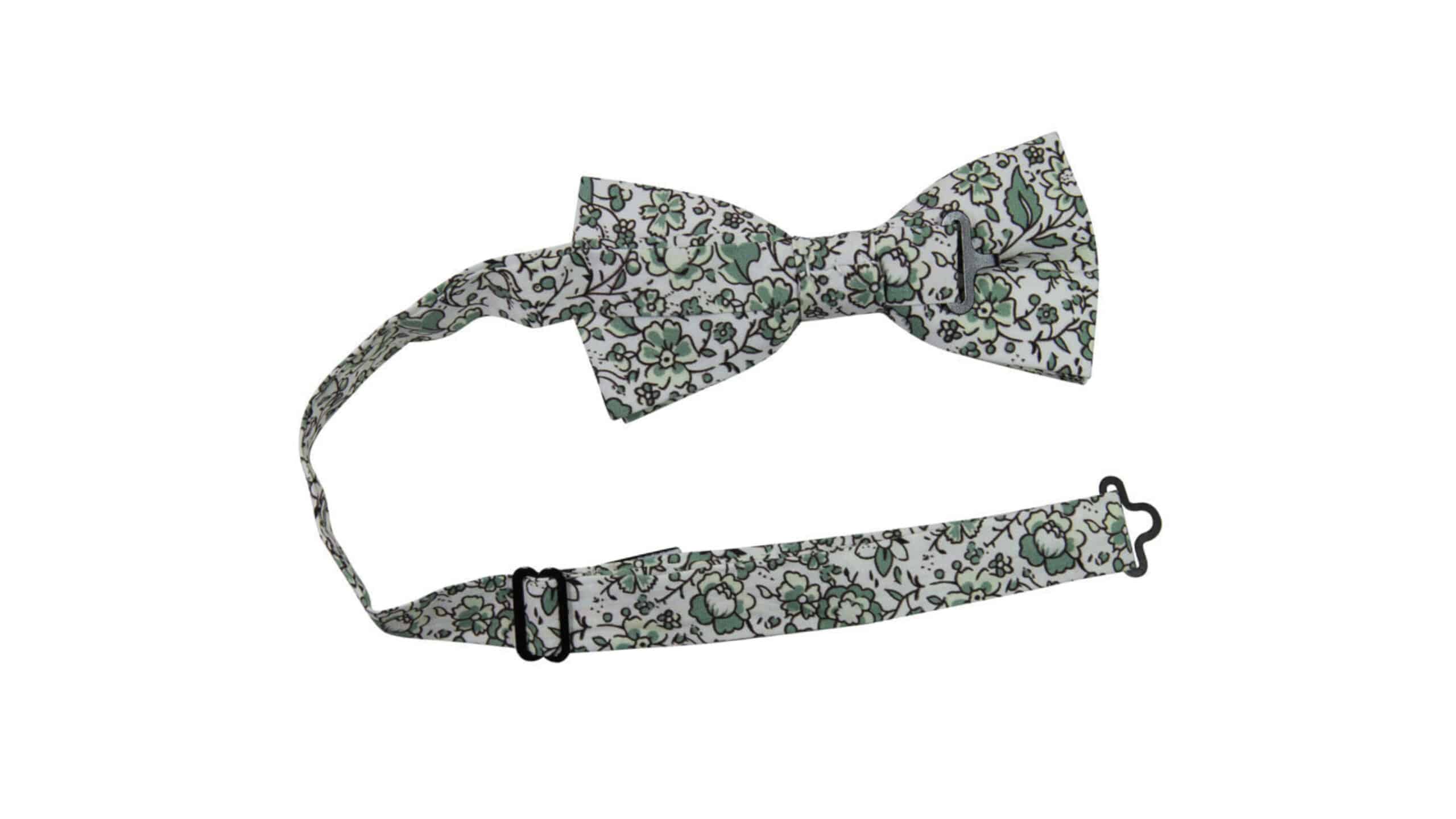 The hook system pre-tied bow tie that we still see today.