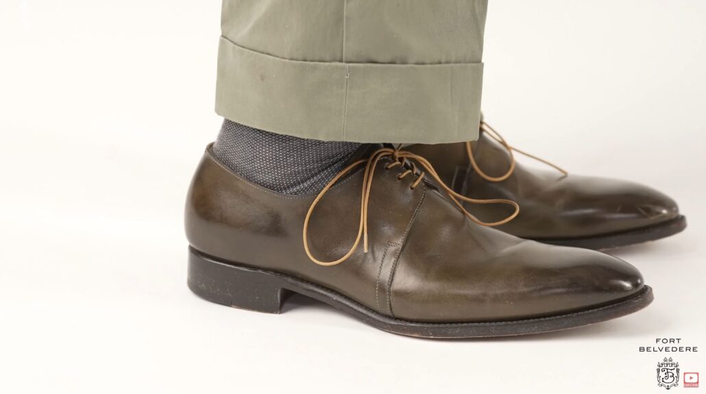 Raphael opted to wear his green derby shoes