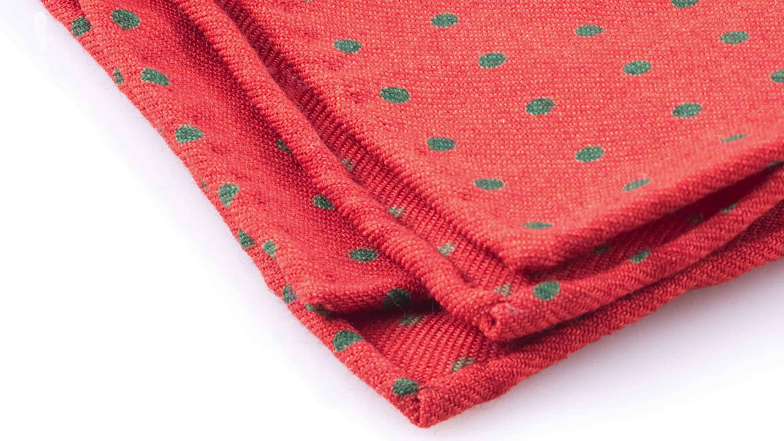 Hand-rolled pocket squares are going to offer you a more unique appearance.