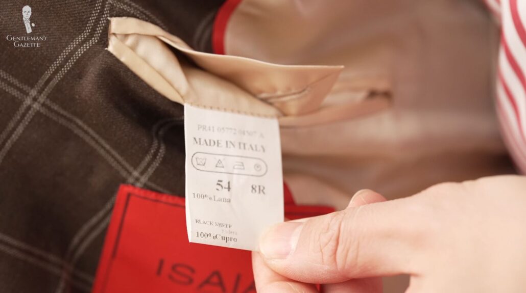 Raphael recommends to size one up as Isaia runs rather small with their European sizing