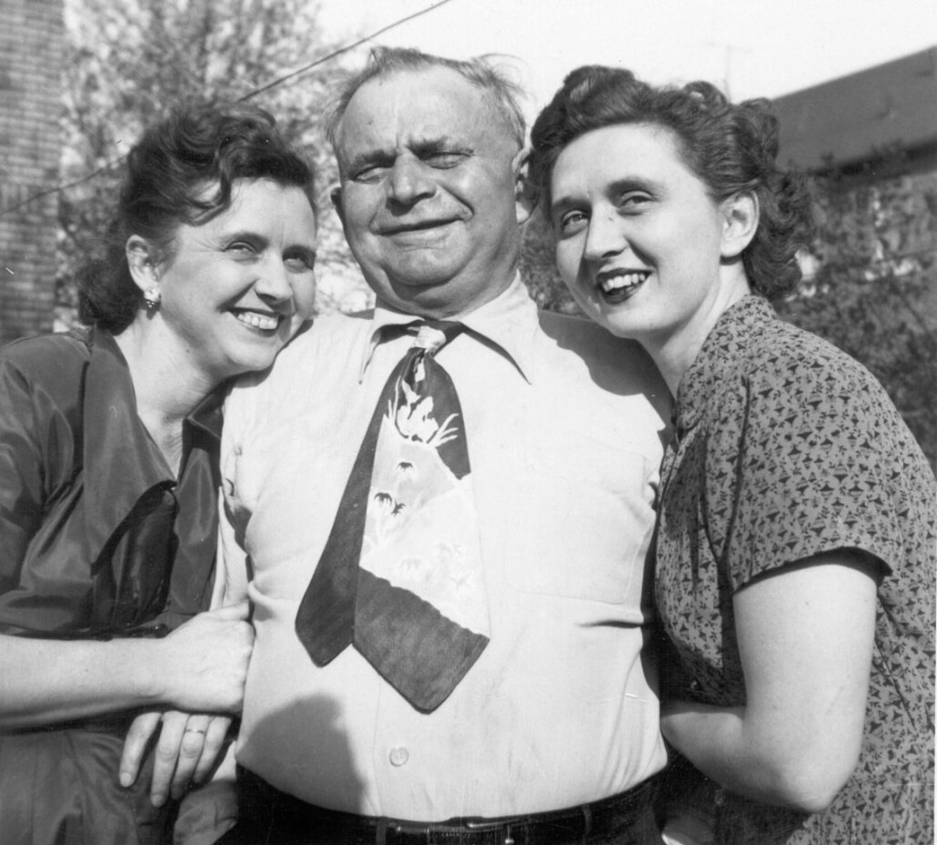 A wide kipper tie, as seen in 1953; they would come to prominence again (this time ironically) in the late 1960s. [Image Credit: Bill Whittaker/Wikimedia Commons]