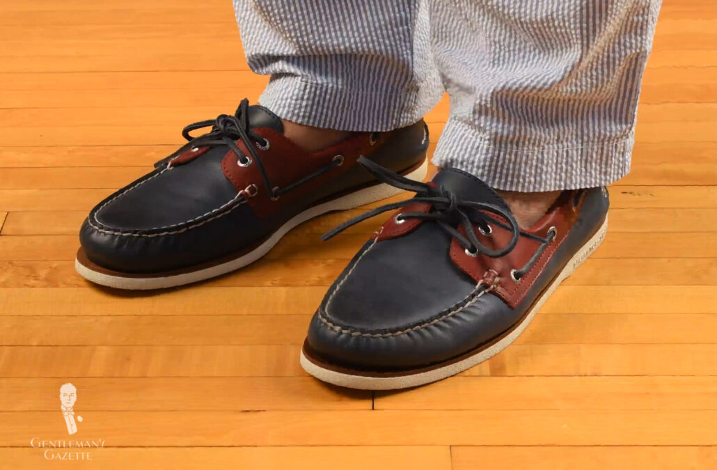 Two-toned boat shoes in navy blue and reddish brown