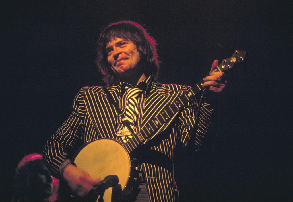 Musician Chris Copping, pictured here as a member of Procul Harum in 1975, wearing a boldly striped ensemble. [Image Credit: Jim Summaria/Wikimedia Commons]