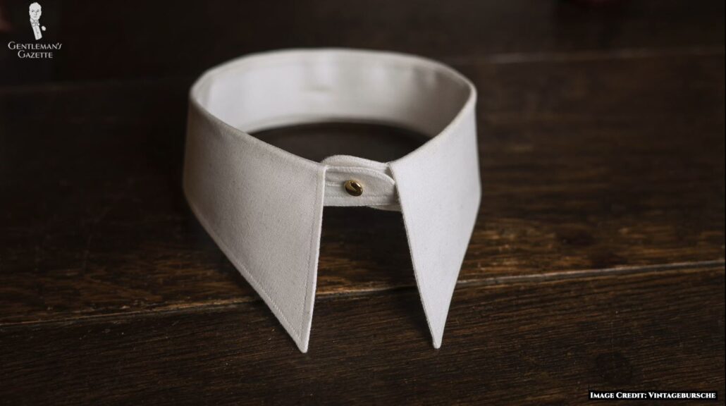 A detachable spearpoint collar [Image Credit: Vintagebursche]