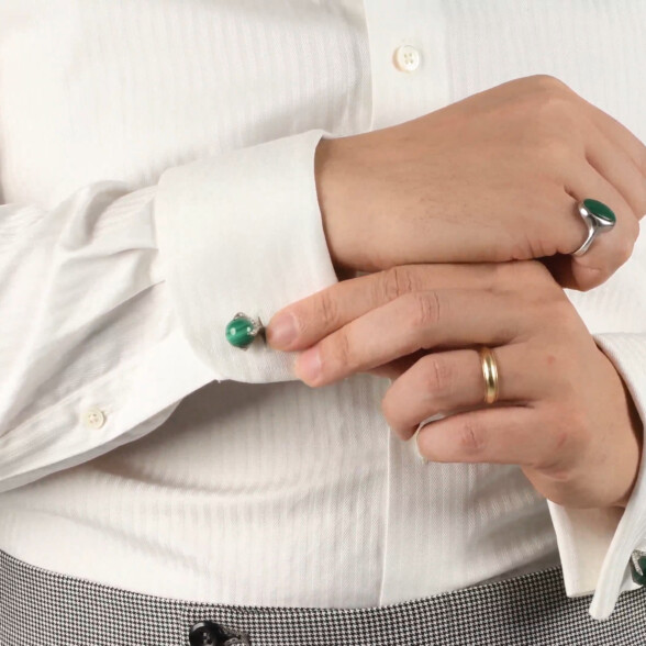 Avoid wearing cufflinks with business casual shirts