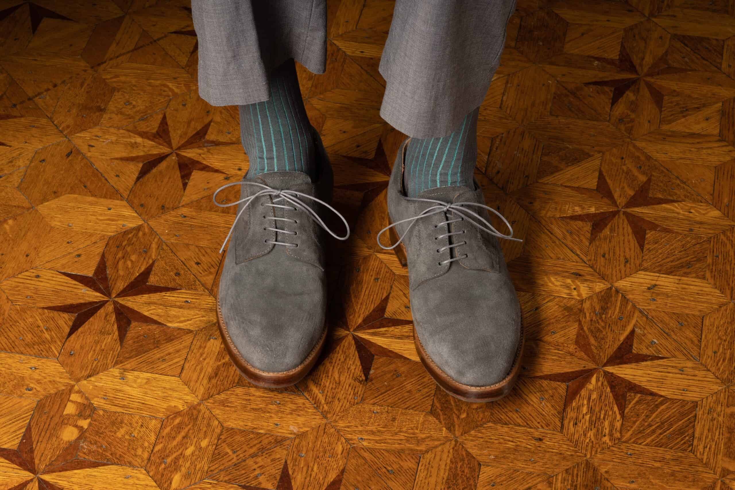 Grey Derby shoes in suede leather with matching laces