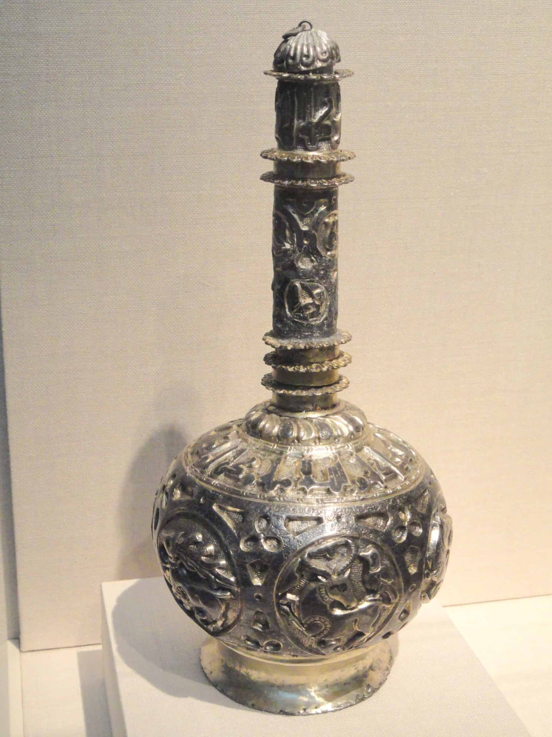 A photograph of a silver vessel 