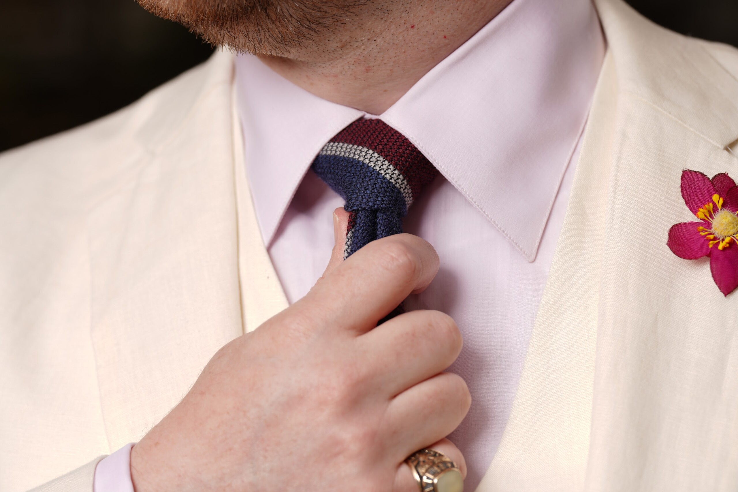 A spread collar paired with the Half Windsor Knot looks fantastic