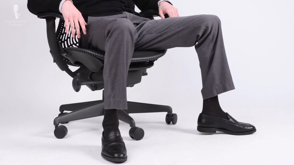 A manspreading position
