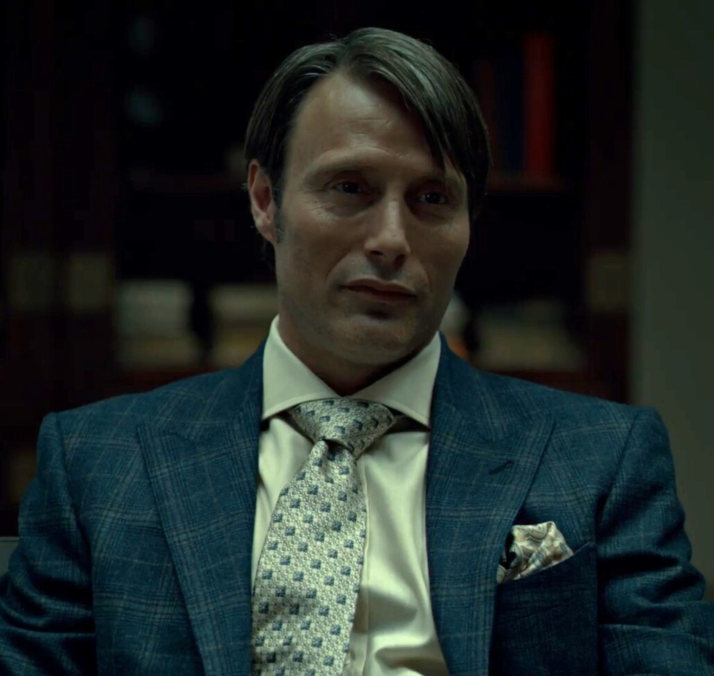 Mads Mikkelsen wears many cutaway collar shirts in his portrayal of Hannibal Lecter
