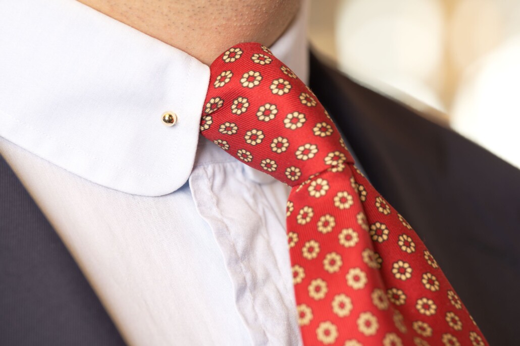 The collar bar elevates the tie knotv