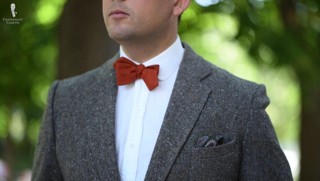 When the neckwear has bold colors or patterns, it's best to wear a more subdued pocket square.