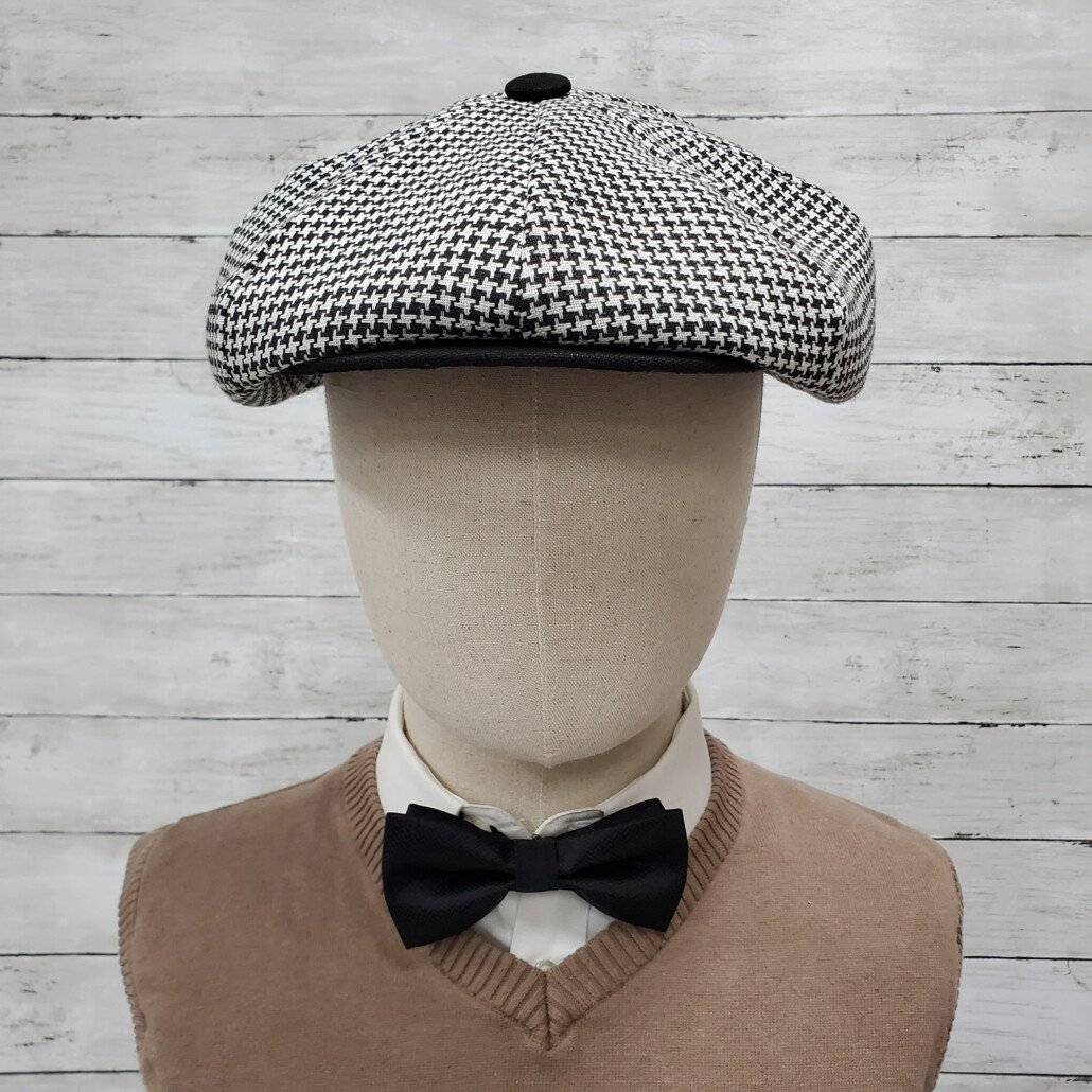 A monochromatic flat cap by Winner Caps