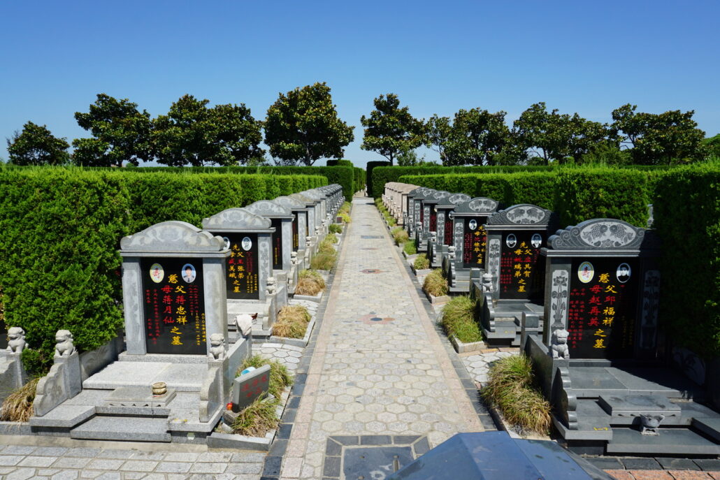 Photo of a sunny Chinese cemetery