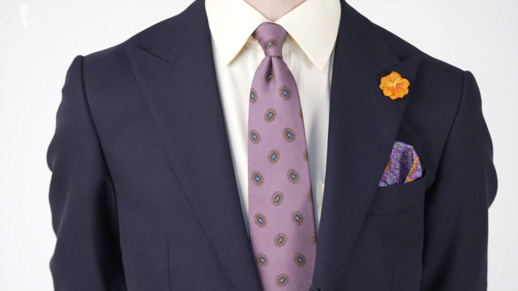 A neatly paisley design necktie in lavender tone color. Madder Silk Tie in Purple with Paisley Fort Belvedere