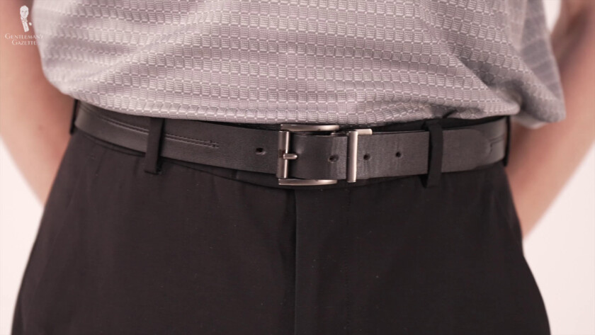 Trousers with an adjustable belt