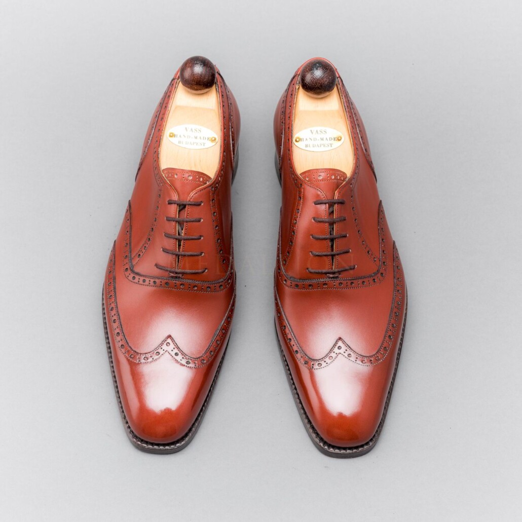 This pair of shoes from Vass can be categorized as blind brogues