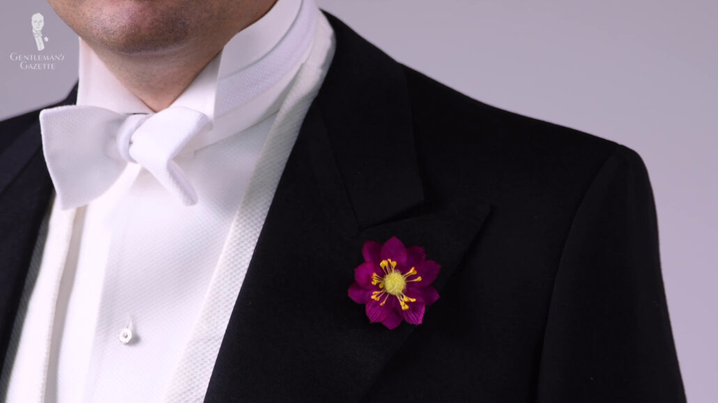 Peaked lapels for White Tie tailcoat.