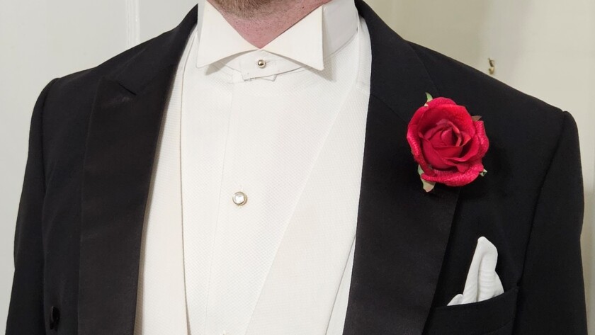 Photo of White Tie worn without neckwear