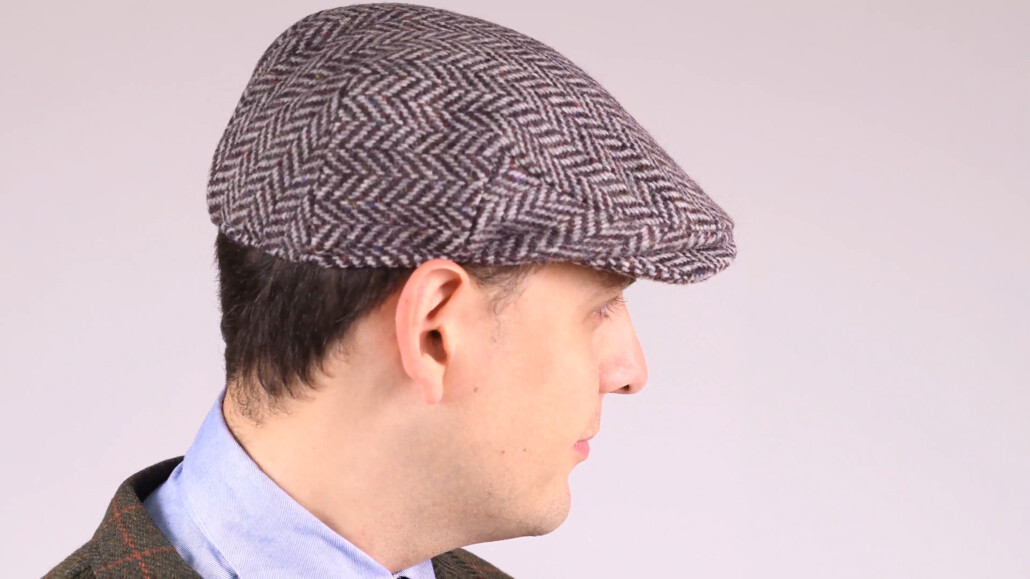Photo of the Triangular shape typical of flat caps