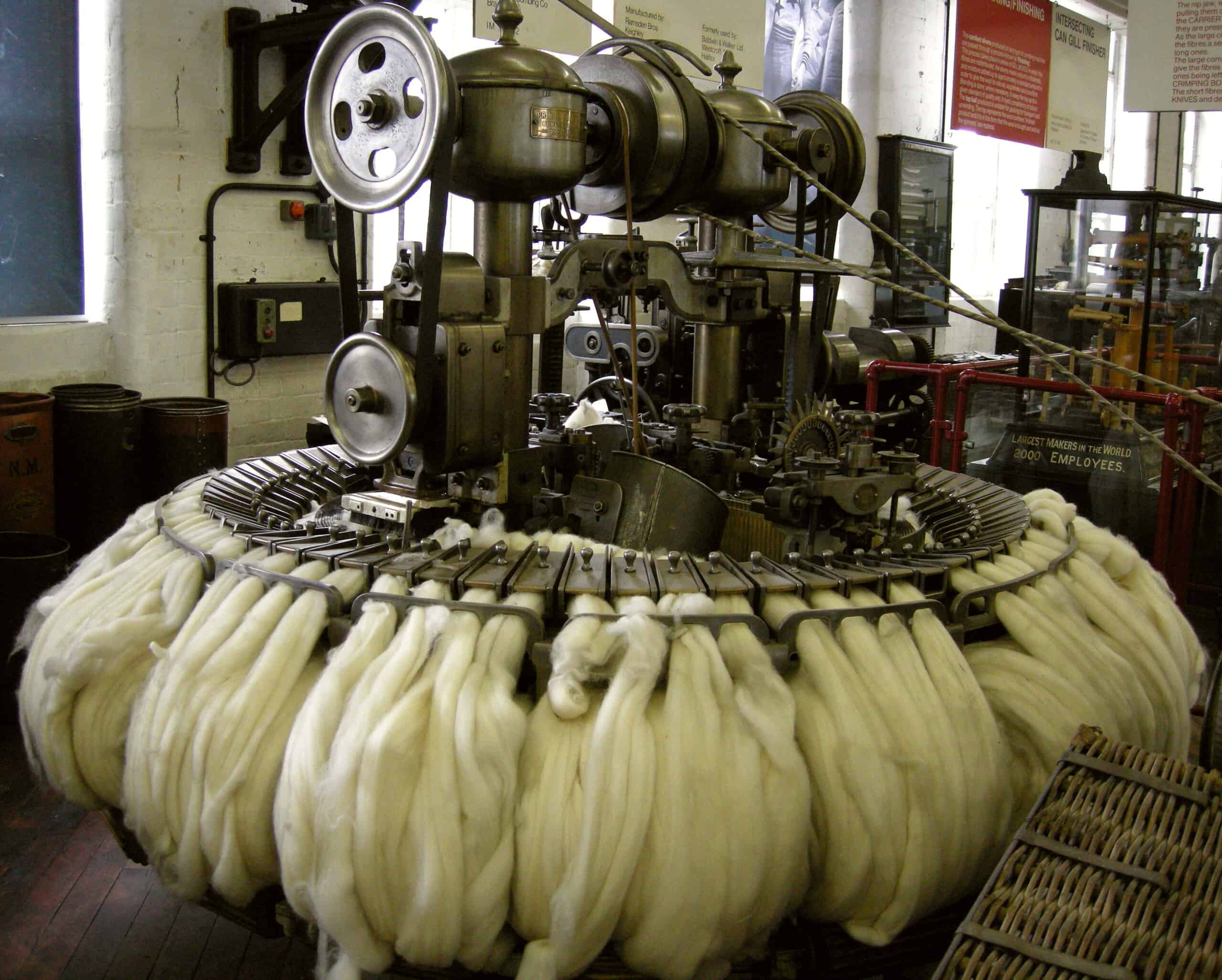 Photo of a mechanical wool combing machine