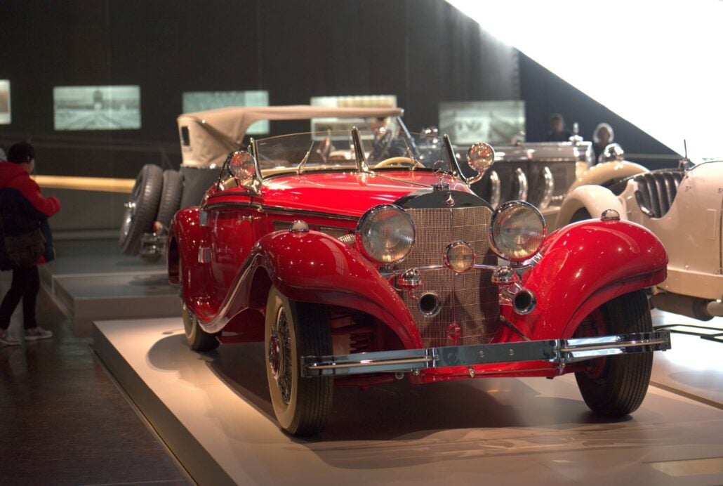 Mercedes 500k in a stunngin red