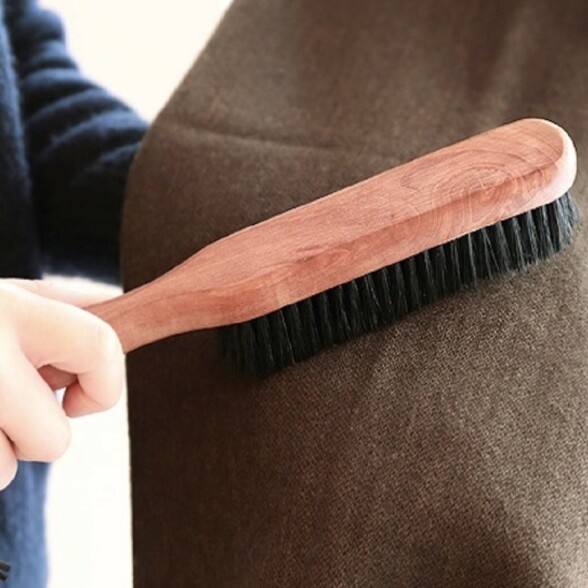 clothes brush with handle
