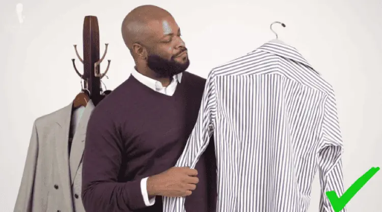 A striped shirt  help you to create a sense of verticality, but doesn’t always have to be worn with a plain suit