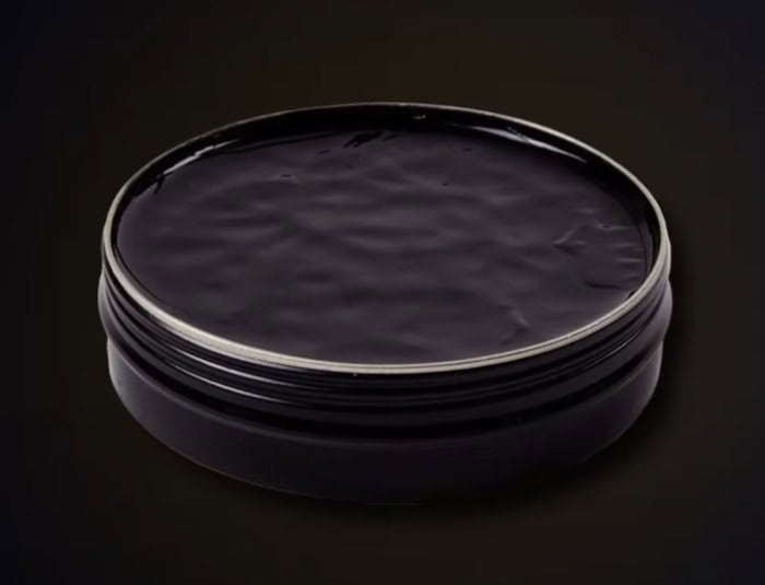 Open tin of Saphir Mirror Gloss shoe polish