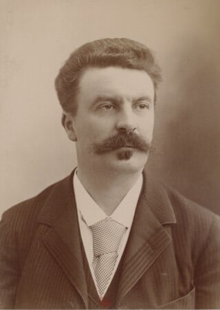 Photo portrait of Guy de Maupassant