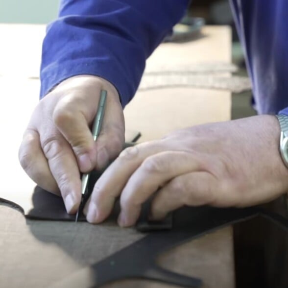 Video highlight 1: "The most traditional way of cutting leather is by hand, for which a scalpel is used."